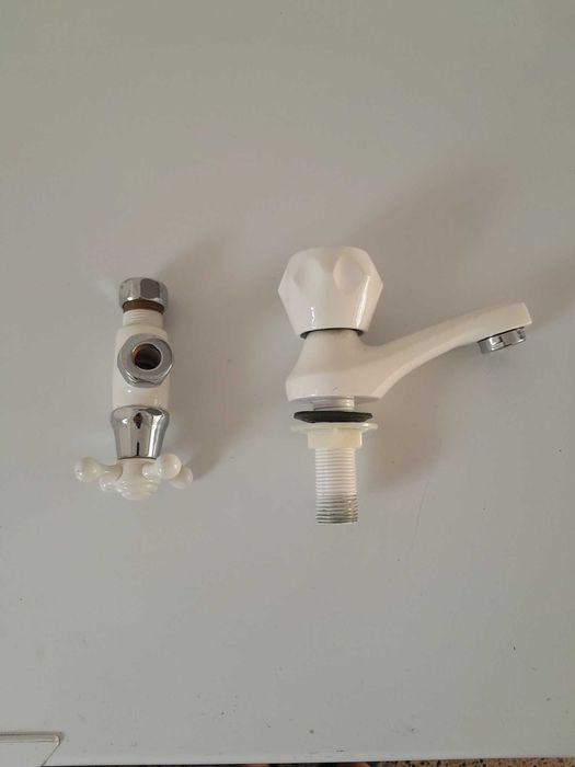 Torneiras clássicas brancas 1/2"