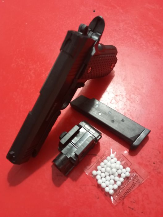 Pistola de airsoft ( nova ) full metal