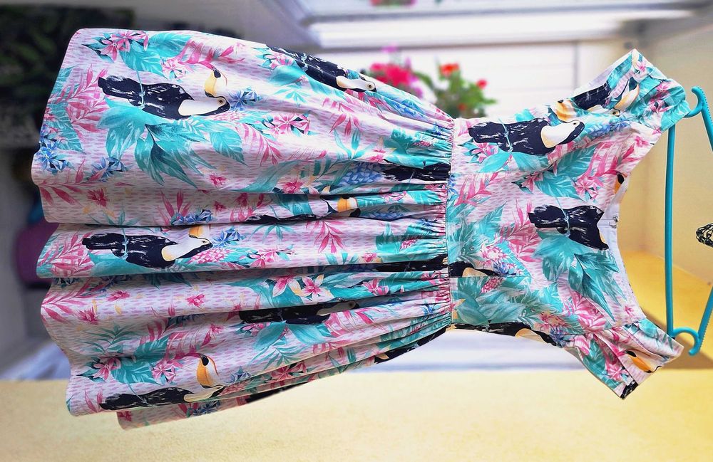 Bawełniana sukienka w kwiaty i tukany Hell Bunny