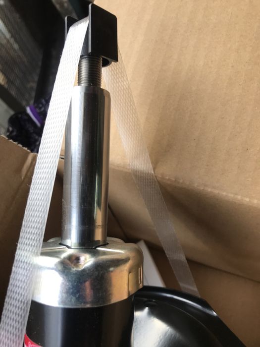 Амортизатор передний левый и правий  Kayaba - 339125