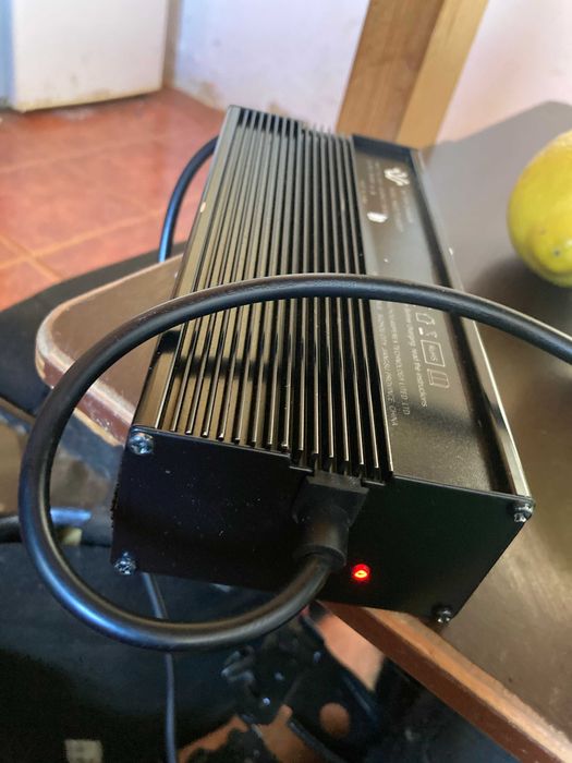 carregador bateria 3A 58-84V como novo