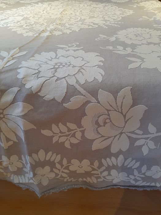 Colcha antiga com 2m15cm x 1m 83cm