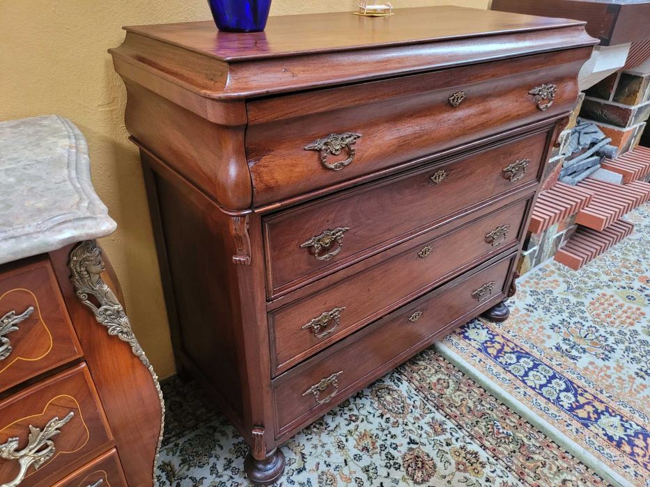 Cómoda muito antiga em madeira maciça em óptimo estado