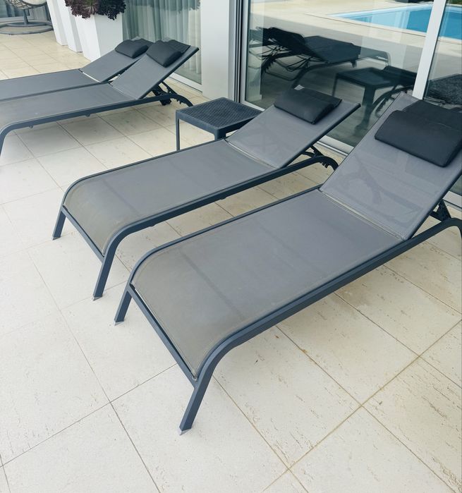 4 espreguiçadeiras para a piscina