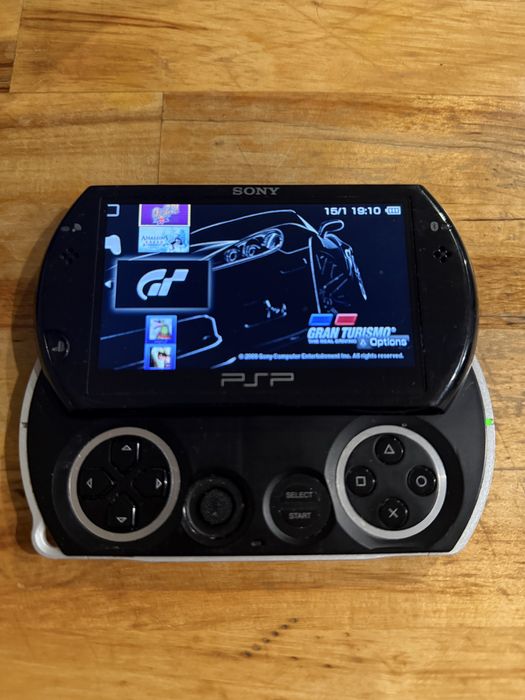 PSP Sony stan kolekcjonerski  kilka gier w pamieci