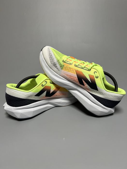 Бігові кросівки New Balance Fuel Cell Rebel V4 Wide Оригінал MFCXLL4