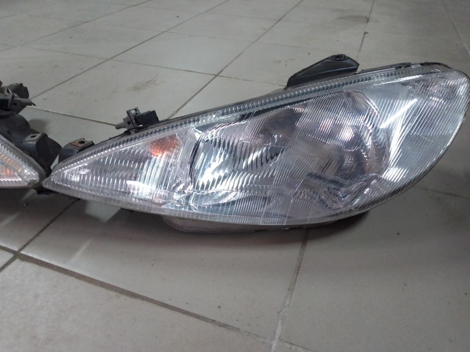 Передні фари  Peugeot 206