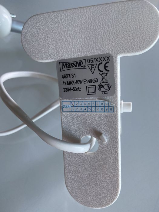 Candeeiro de mesa com braço flexivel da marca Massive