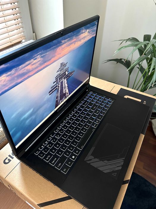 Mocny laptop gamingowy Gigabyte G7 KF i7 /RTX 4060/32GB RAM/1TB SSD