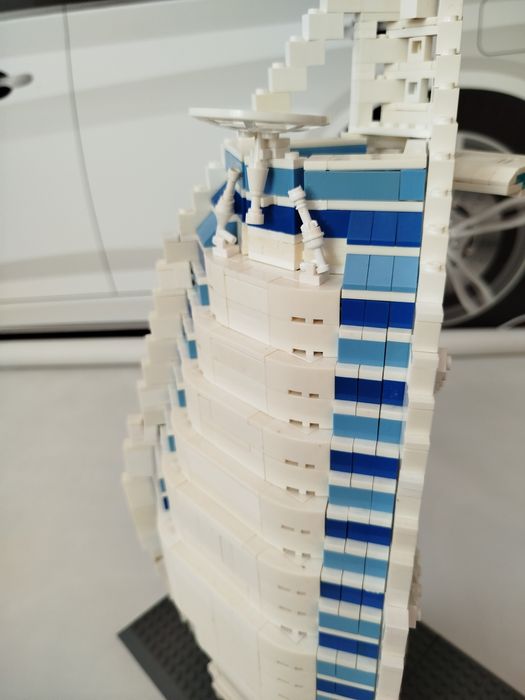 Конструктор 67 см высотой  Dubai Burj Al Arab Hotel 1368 деталей