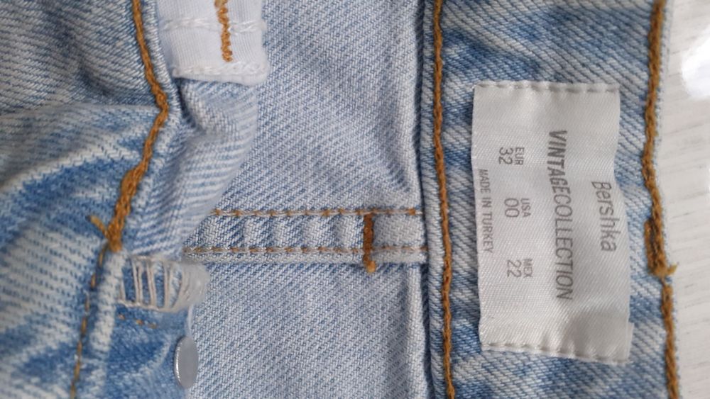 Spódnica spódniczka mini jeans jeansowa dżins dziury rozdarcia Bershka
