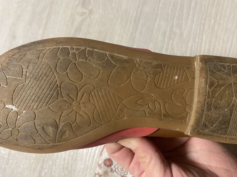 Туфельки на дівчину