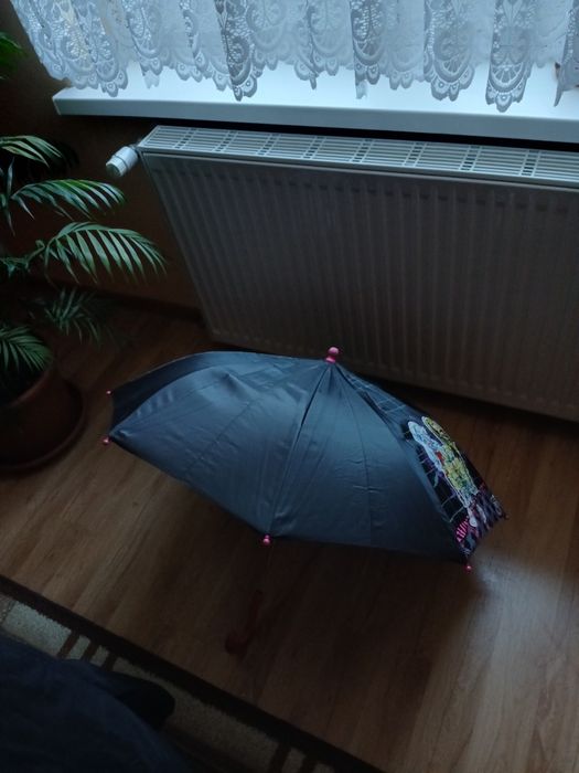 Śliczna parasolka fanki Monster High