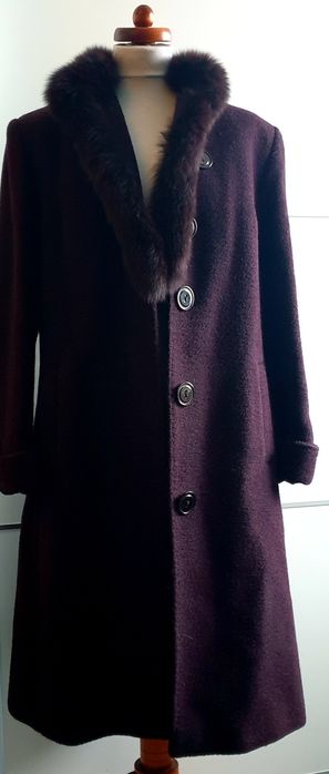 Wełniany płaszcz flauszowy.