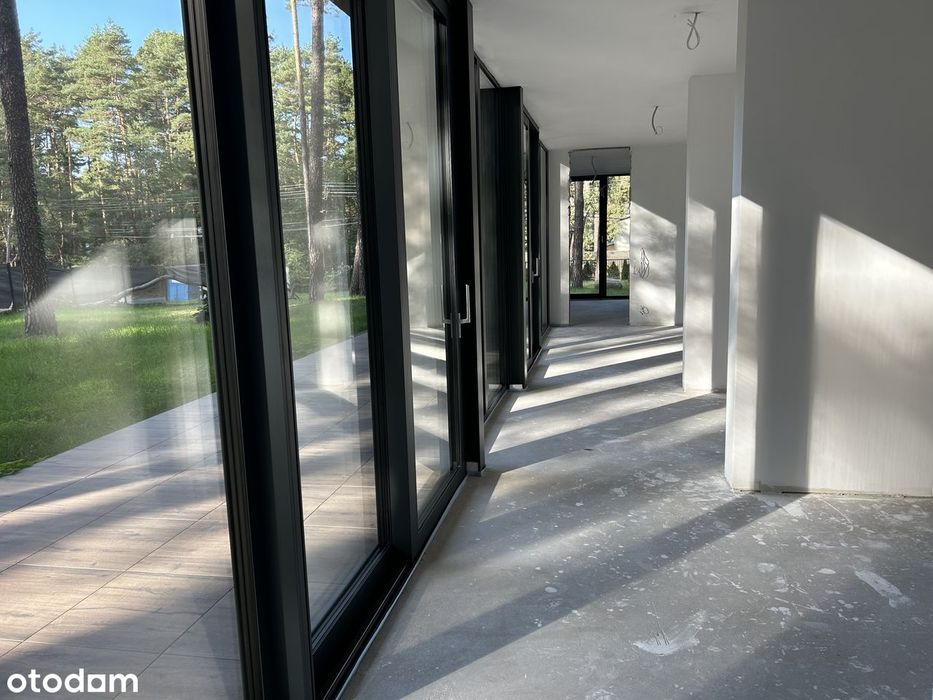 DOM Z PODCIENIAMI autorski projekt modernistycznego domu w Magdalence