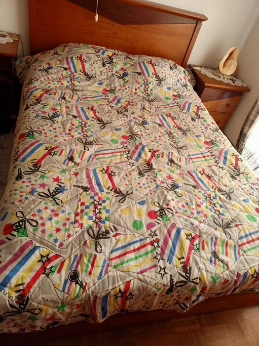 Colcha de cama solteiro decorativa e acolchada muito bonita