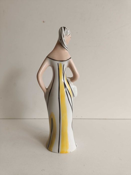 Figurka porcelanowa "grzybiarka" Ćmielów vintage PRL