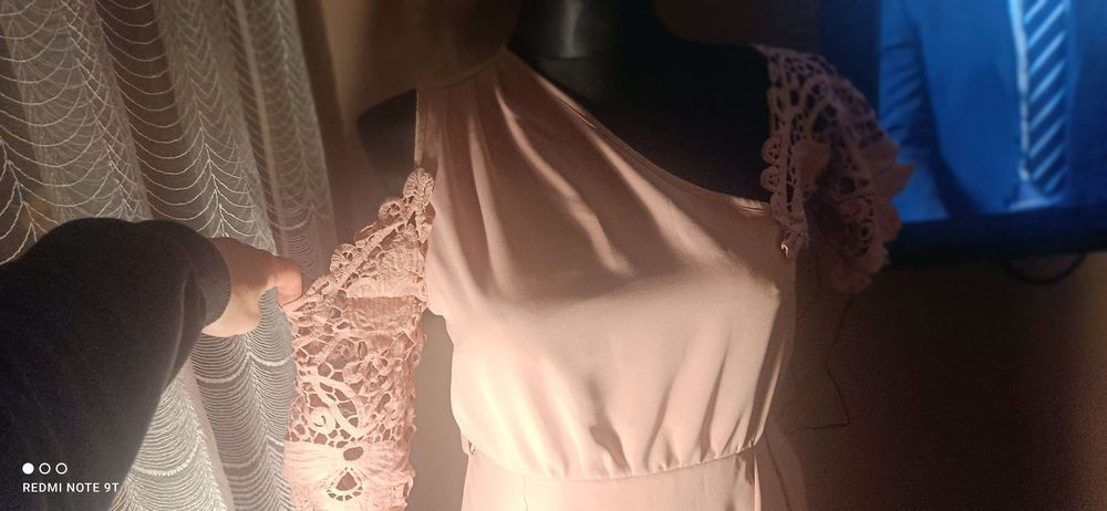 Sukienka na jedno ramię