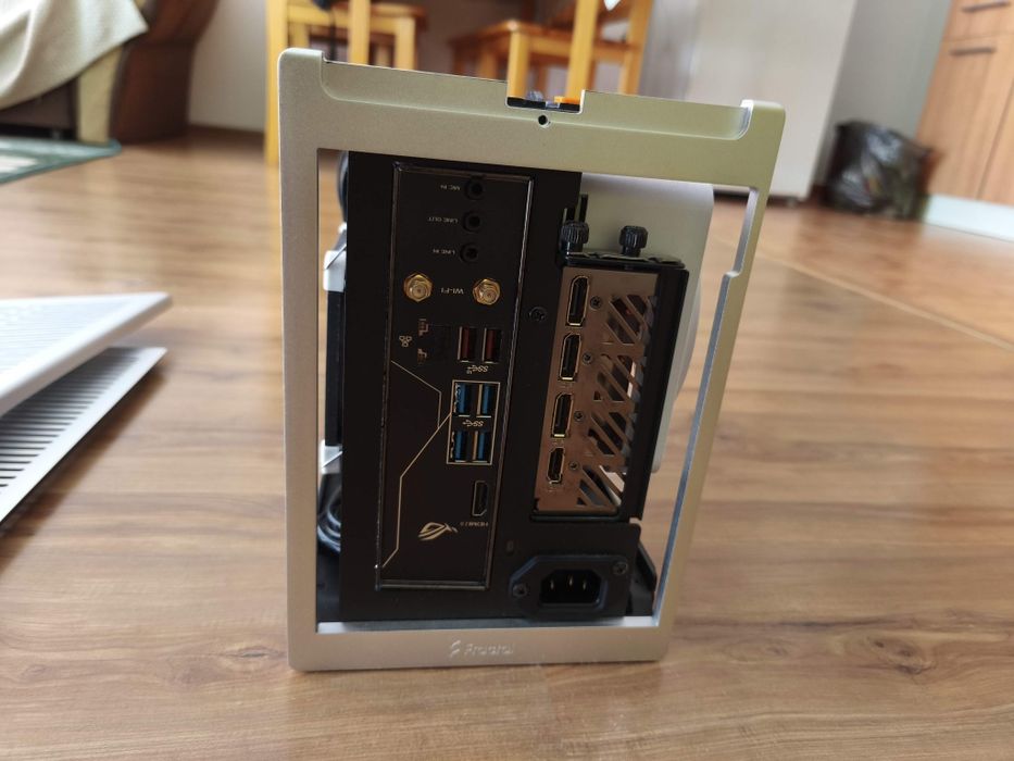 Mini-ITX PC ( RTX 4070 Ti, 32Gb Ram, 3.5 Gz proc, SSD ( 2+4TB)750w pow