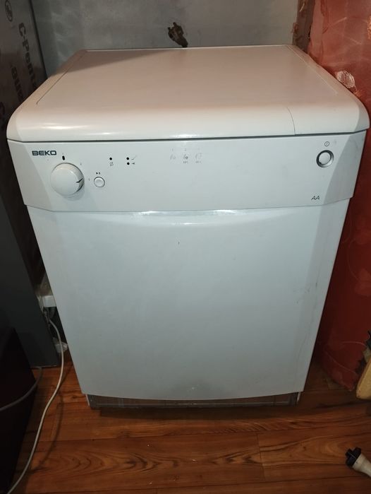 Посудомийна машина Beko