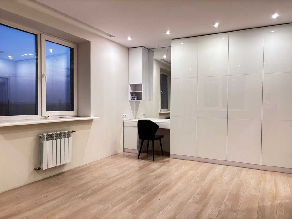 4-х к.квартира з новим євро ремонтом, піша хода до метро, ​​новобудова