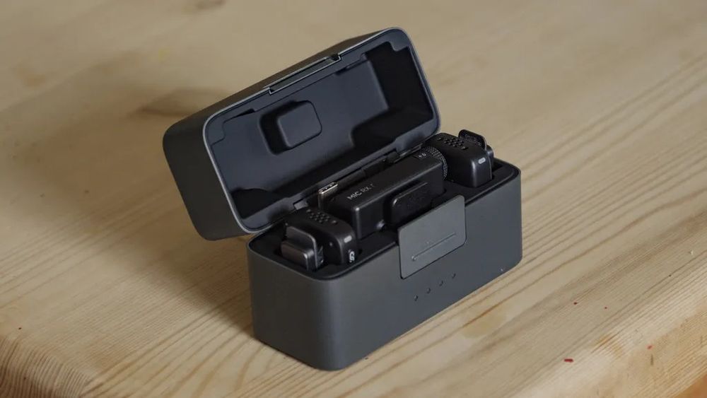 Мікрофонна радіосистема DJI Mic Mini (2TX + 1RX + Charging Case)