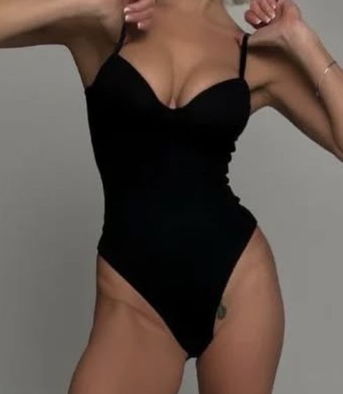 Чорний боді з чашкою