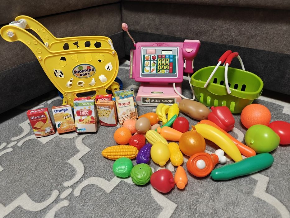 Zabawki sklep kasa, koszyk, wózek, warzywa i owoce