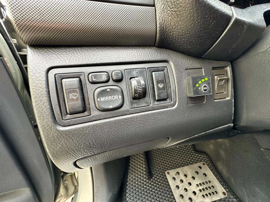 Toyota Avensis 1.8 АВТОМАТ 2003 год (газ/бензин)