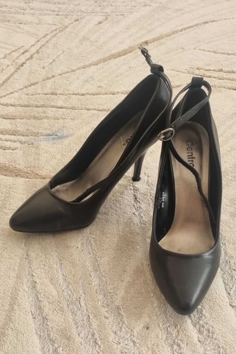 Szpilki czarne imitacja skóry