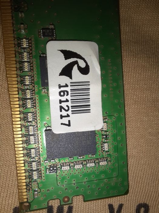 Оперативна пам'ять Samsung DDR4 4GB 2400MHz UDIMM 1Rx16 PC4-2400T