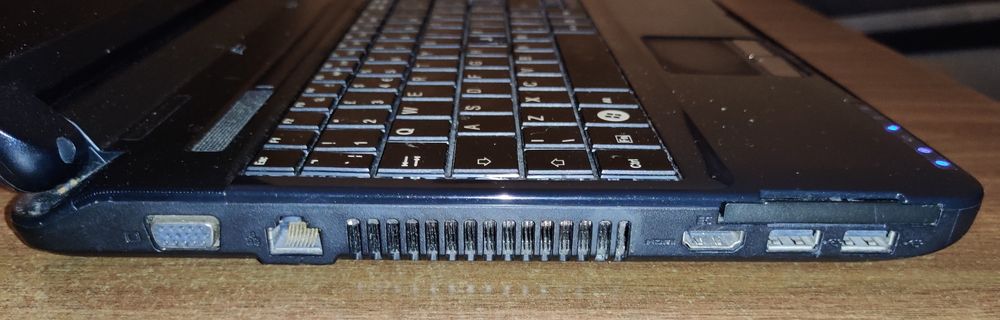 Fujitsu Lifebook AH530/Win 10/15.6 cali/Intel i3/3 GB RAM