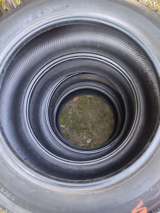 Шини Bridgestone Blizzak VRX2 в розмірі 215/55 R17