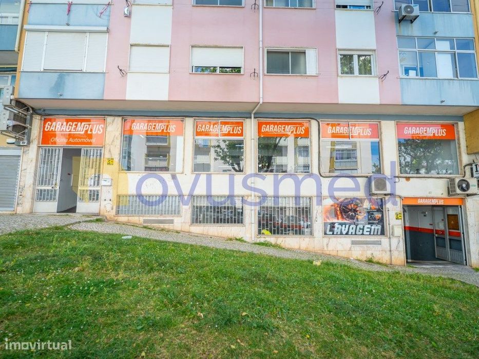 Commercial Space for Sale in Casal de S. Brás, Amadora