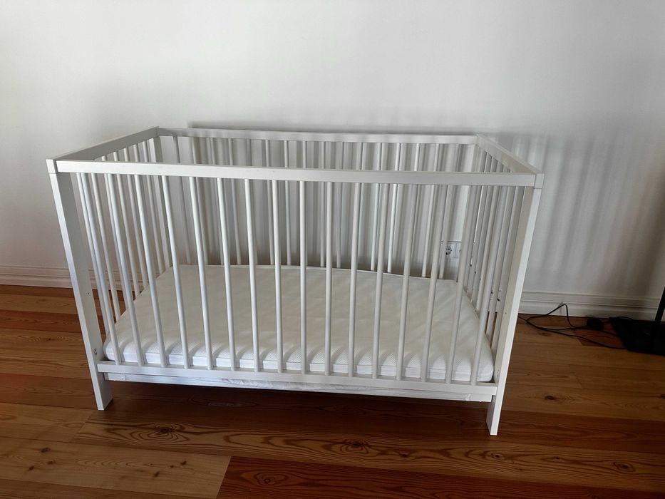 Cama de bébé ikea GULLIVER + Colchão + Barra de segurança