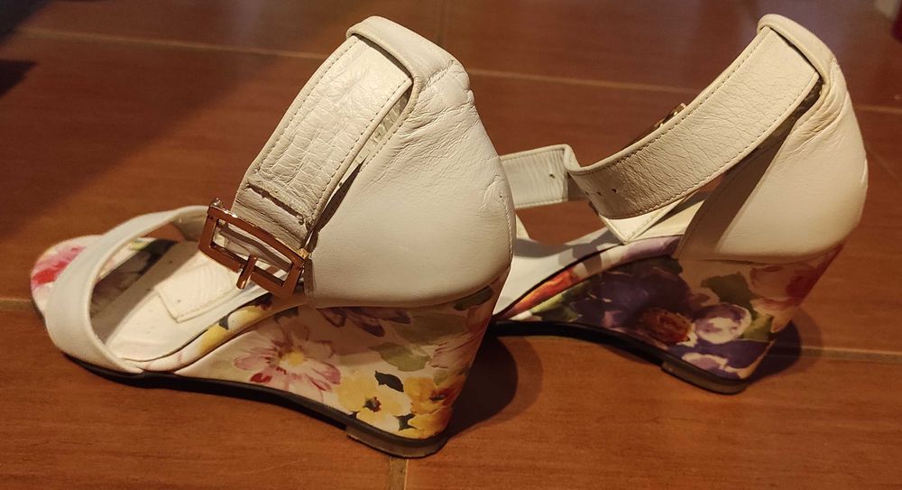 Białe sandały na koturnie rozmiar 36