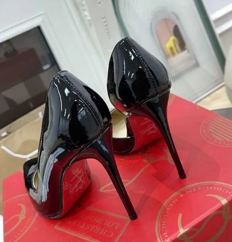 Szpilki Czarne lakierowane Christian louboutin