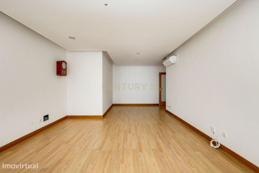 Arrendamento : Fantástico Apartamento T1 com Box (Pré-instalação para