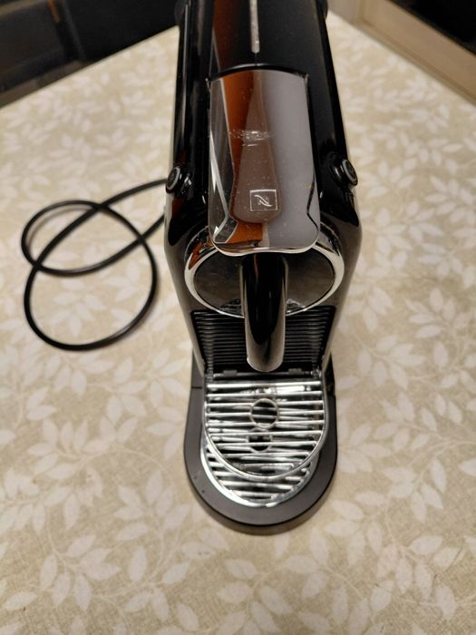 Maquina café NESPRESSO - delonghi - como nova