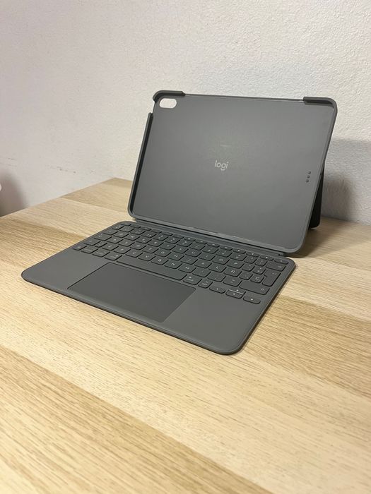 Logitech Combo Touch 11"