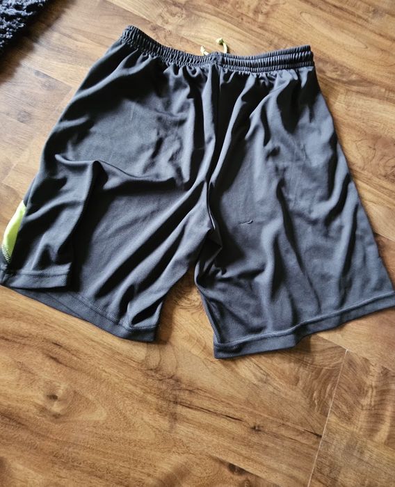 Szorty na WF lub basen M