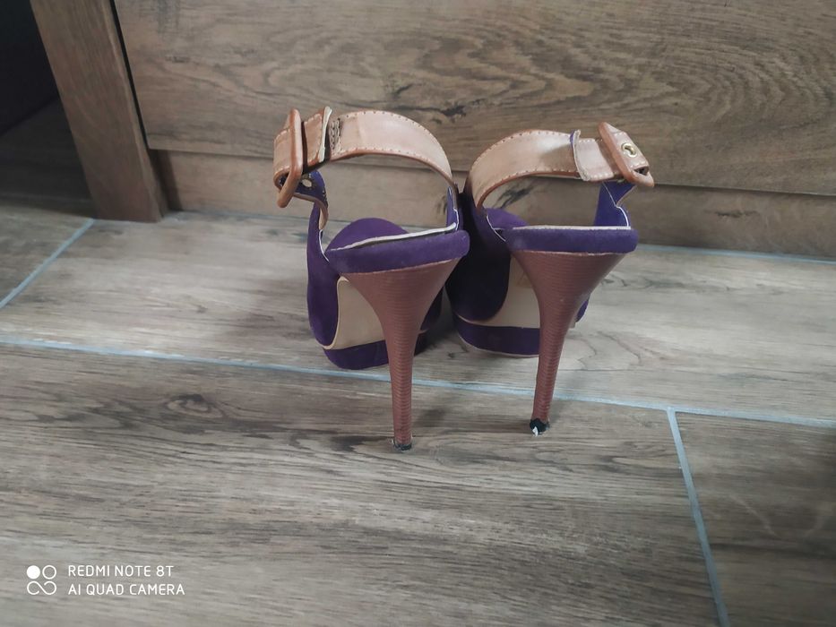 Fioletowe szpilki na platformie