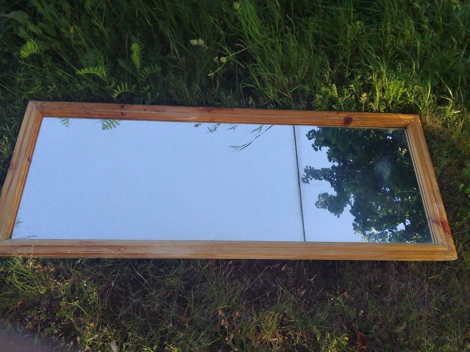 Lustro w drewnianej ramie 130x60