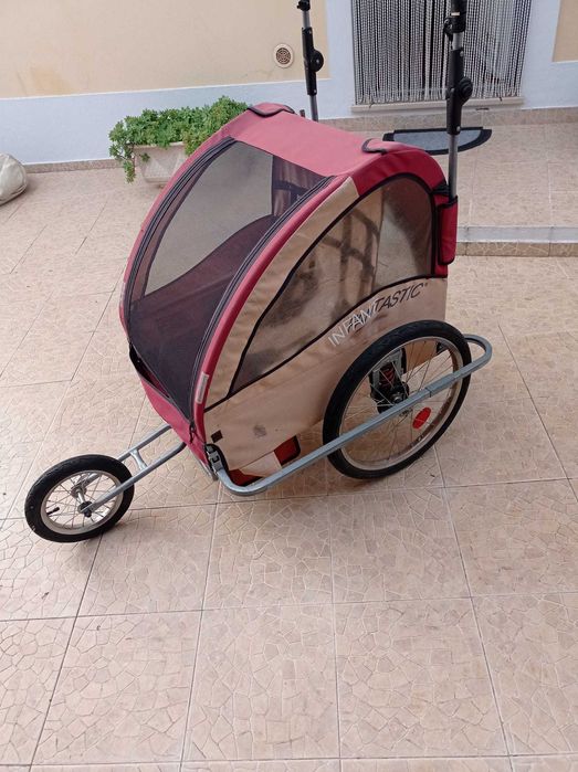Carrinho que dá para atrelar uma bicicleta