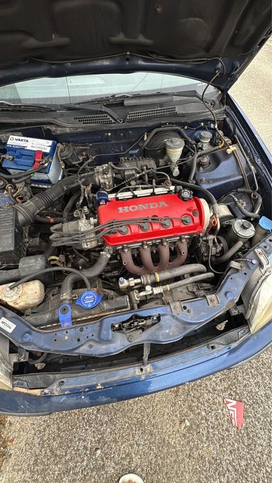 Vendo carro para peças com motor a trabalhar