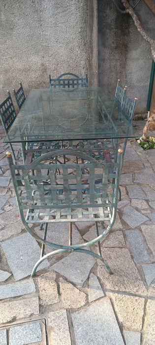 Conjunto de mesa e cadeiras de jardim