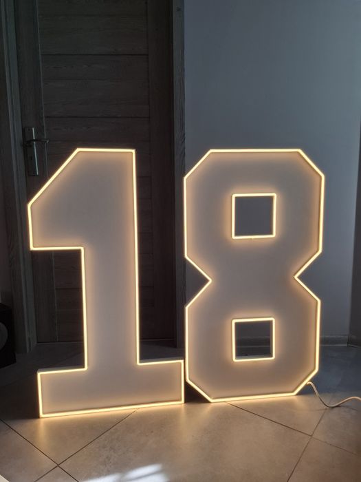 Cyfry led dekoracja urodzinowa