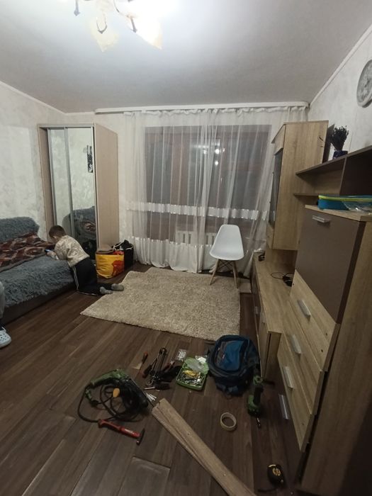 Однокімнатна квартира. Світло не вимикають