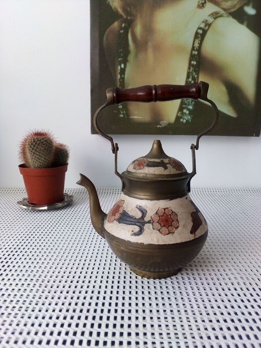 Chaleira em latão com pintura à mão