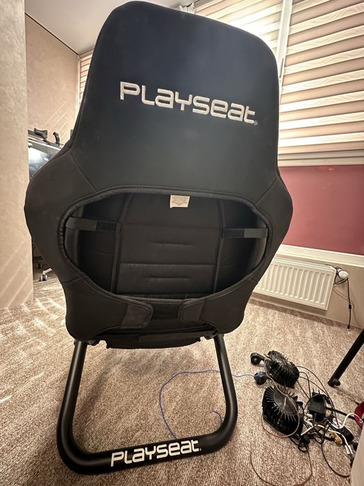 Крісло для симрейсингу Playseat Trophy
